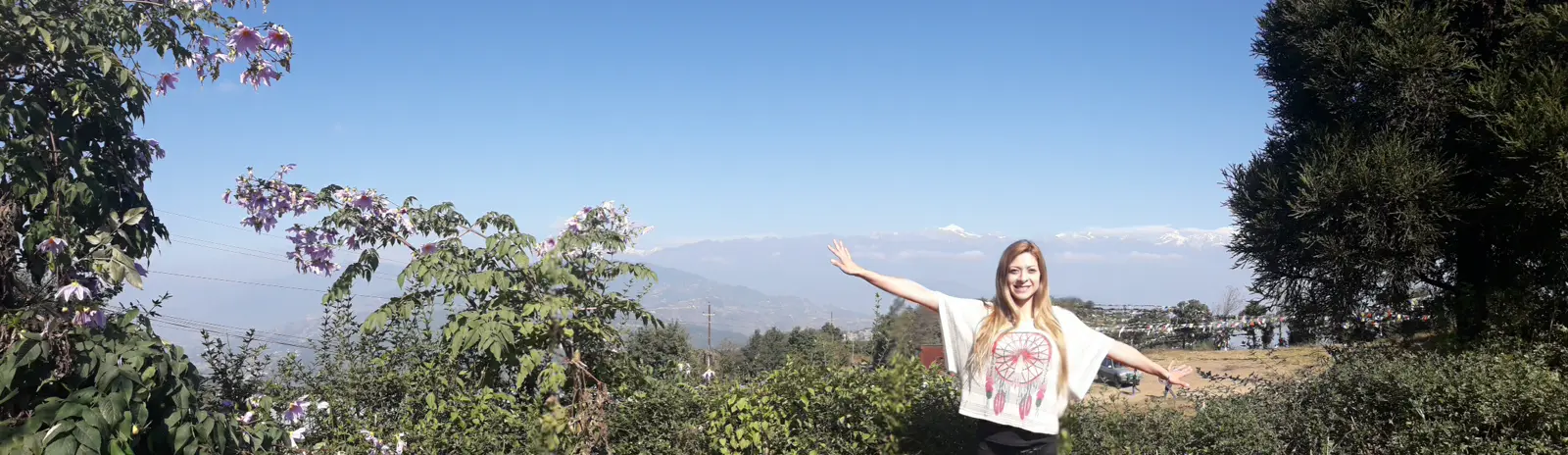 Carolina López Oviedo en un paisaje de montaña